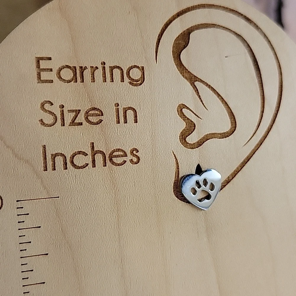 Pawprint Heart Stud Earrings, unisex - Picture 3 of 6